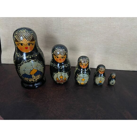 5 vintage matryoshka Russian nesting dolls black with St. Basil's picture on fro - Picture 3 of 6